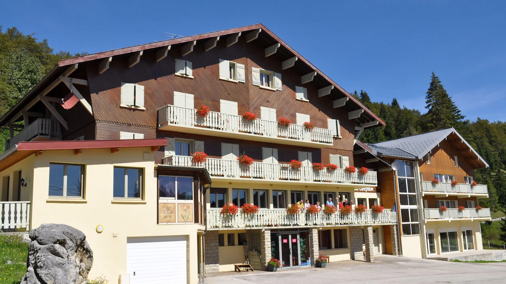 Séjourner dans les Alpes Françaises : 12 Hôtels Budget Comparés