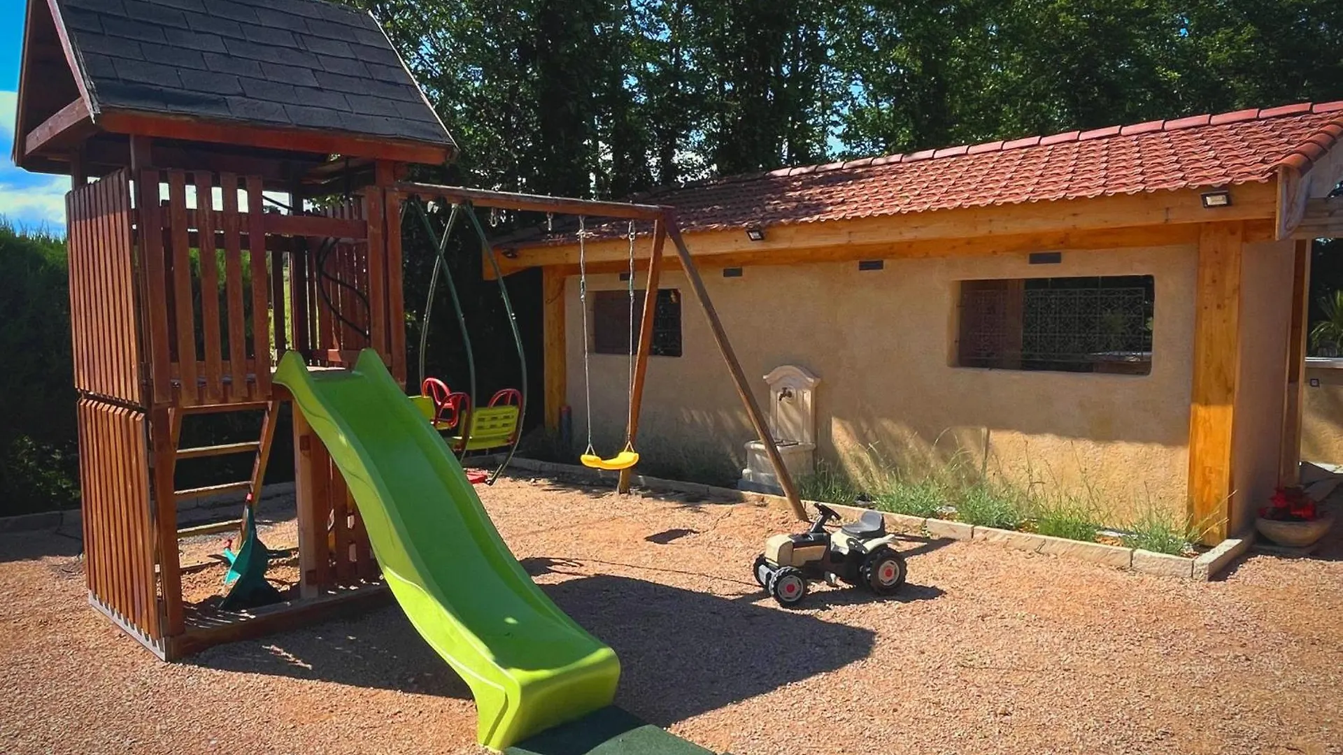 Où Séjourner en Auvergne-Rhône-Alpes : 8 Hôtels Spa Incontournables
