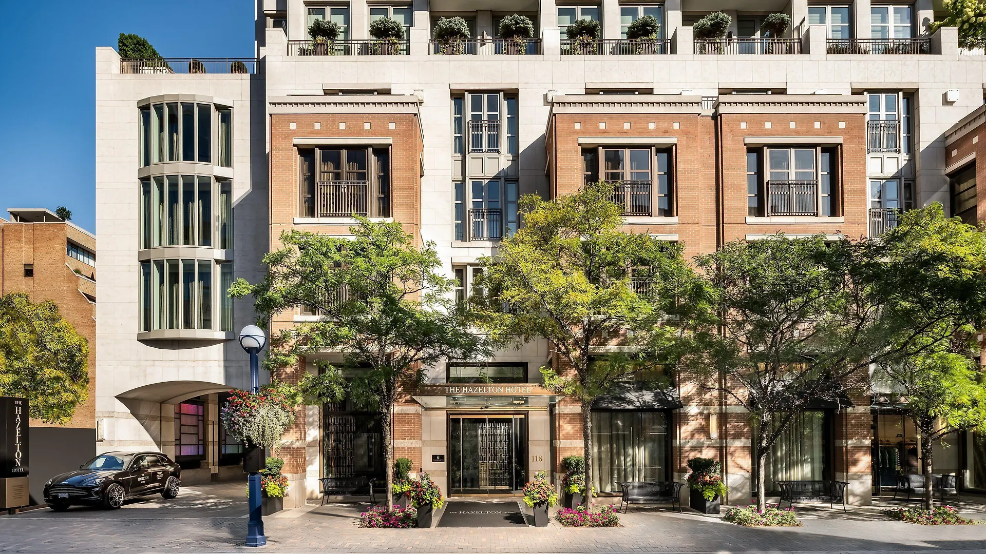 2 Hôtels d'Affaires Incontournables près du Bata Shoe Museum