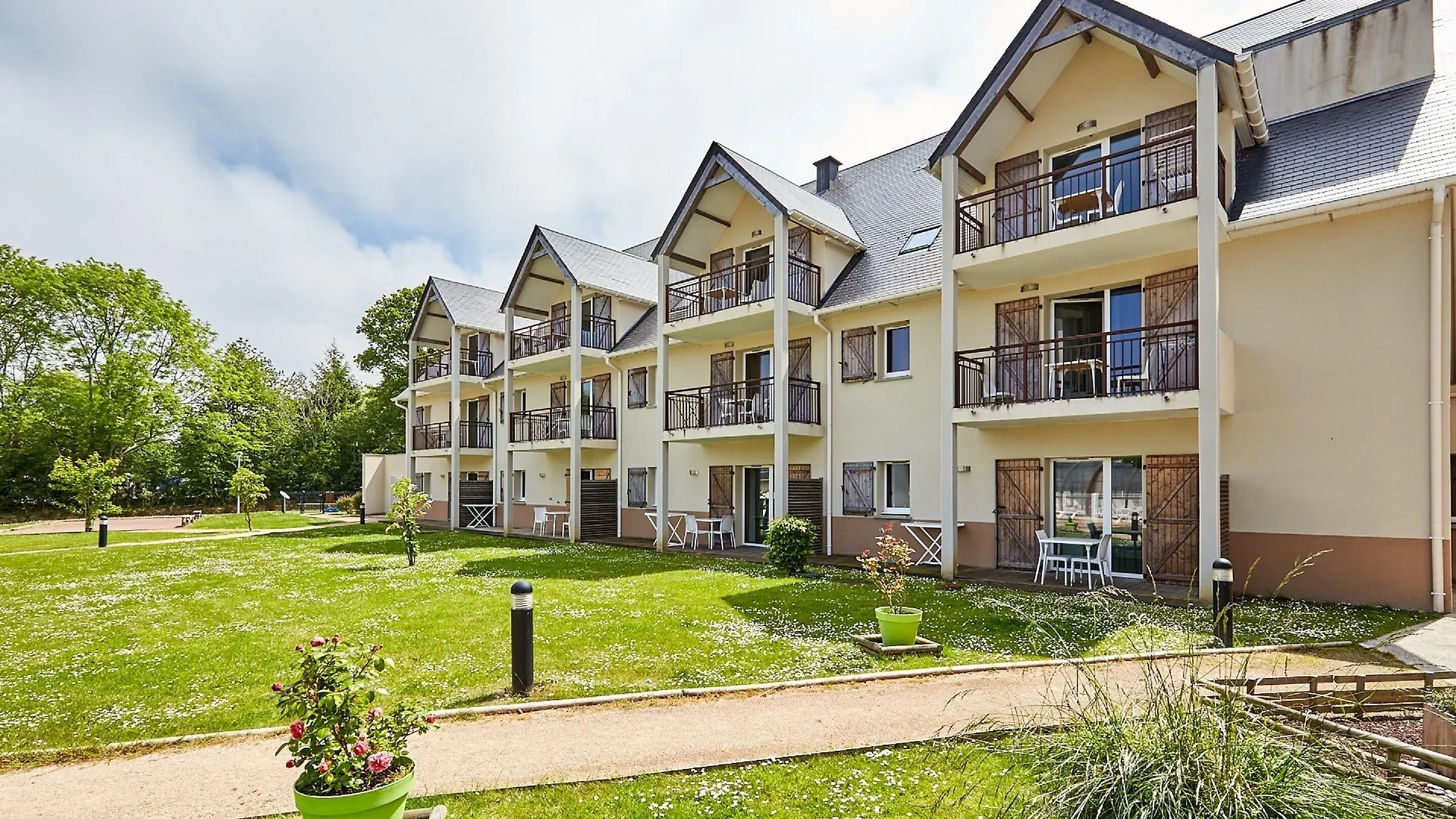 4 Hôtels Centraux à Retenir Près du Polo de Deauville